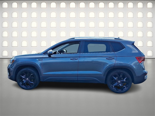 2022 Volkswagen Taos SE photo 2