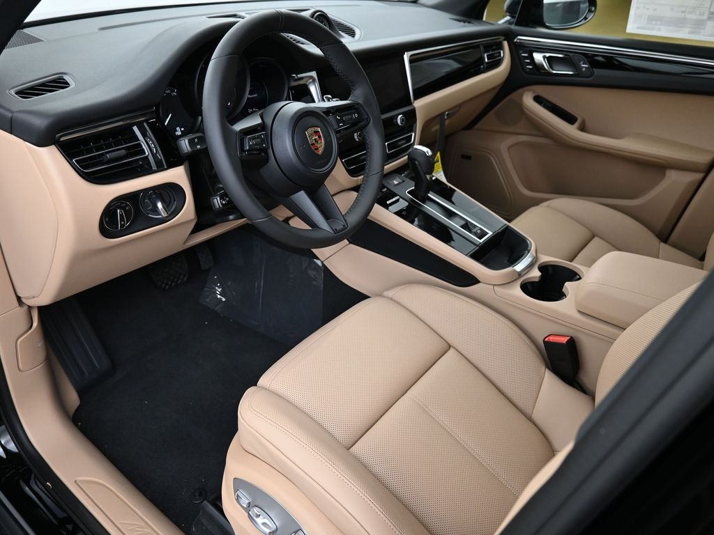 2026 Porsche Macan T photo 4