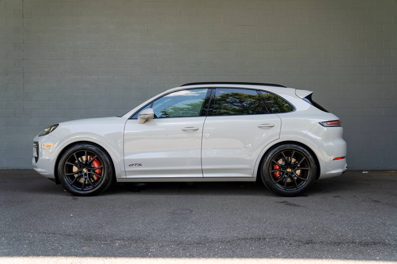 2025 Porsche Cayenne GTS photo 2
