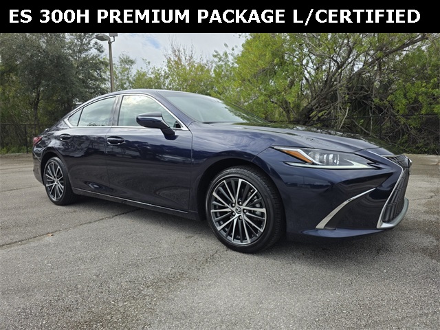 2025 Lexus ES Hybrid 300h's photo
