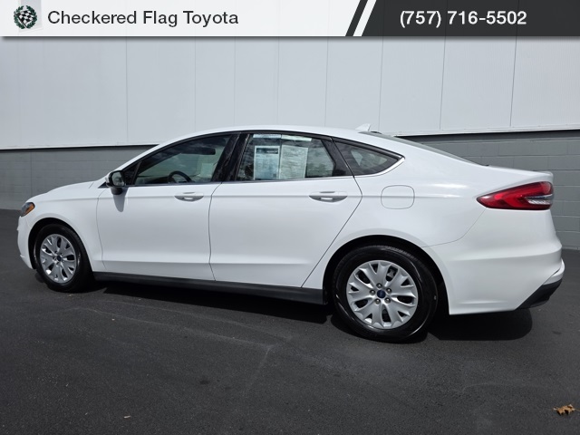 2020 Ford Fusion S photo 4