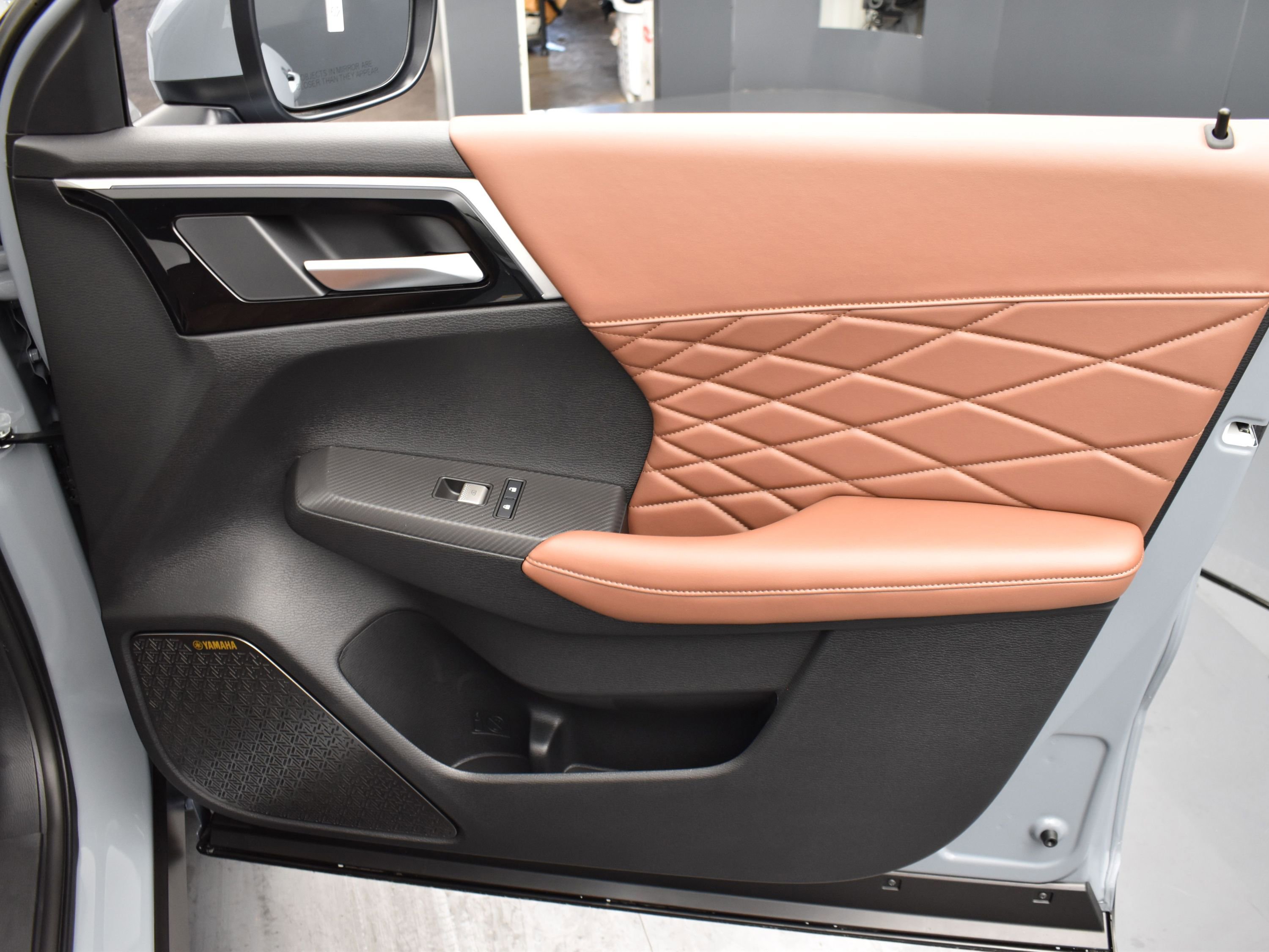 2025 Mitsubishi Outlander SEL photo 3