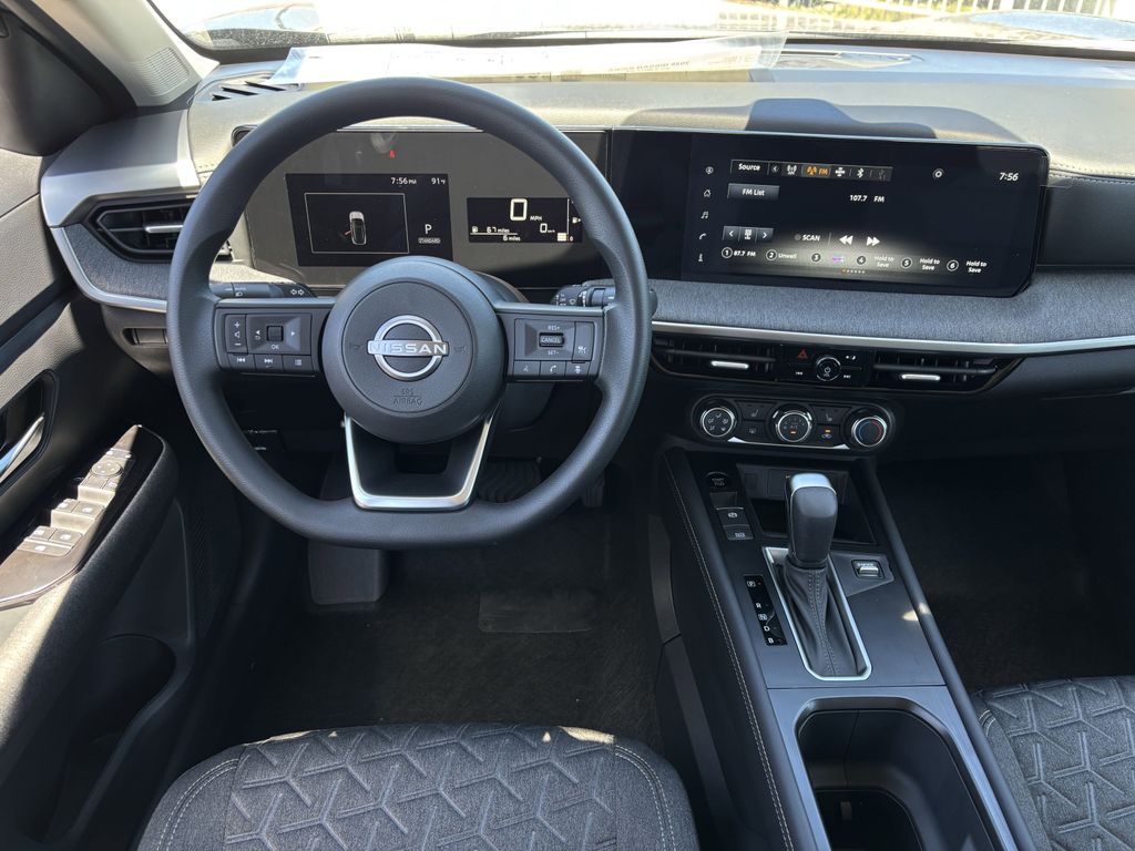 2025 Nissan Kicks SV photo 7
