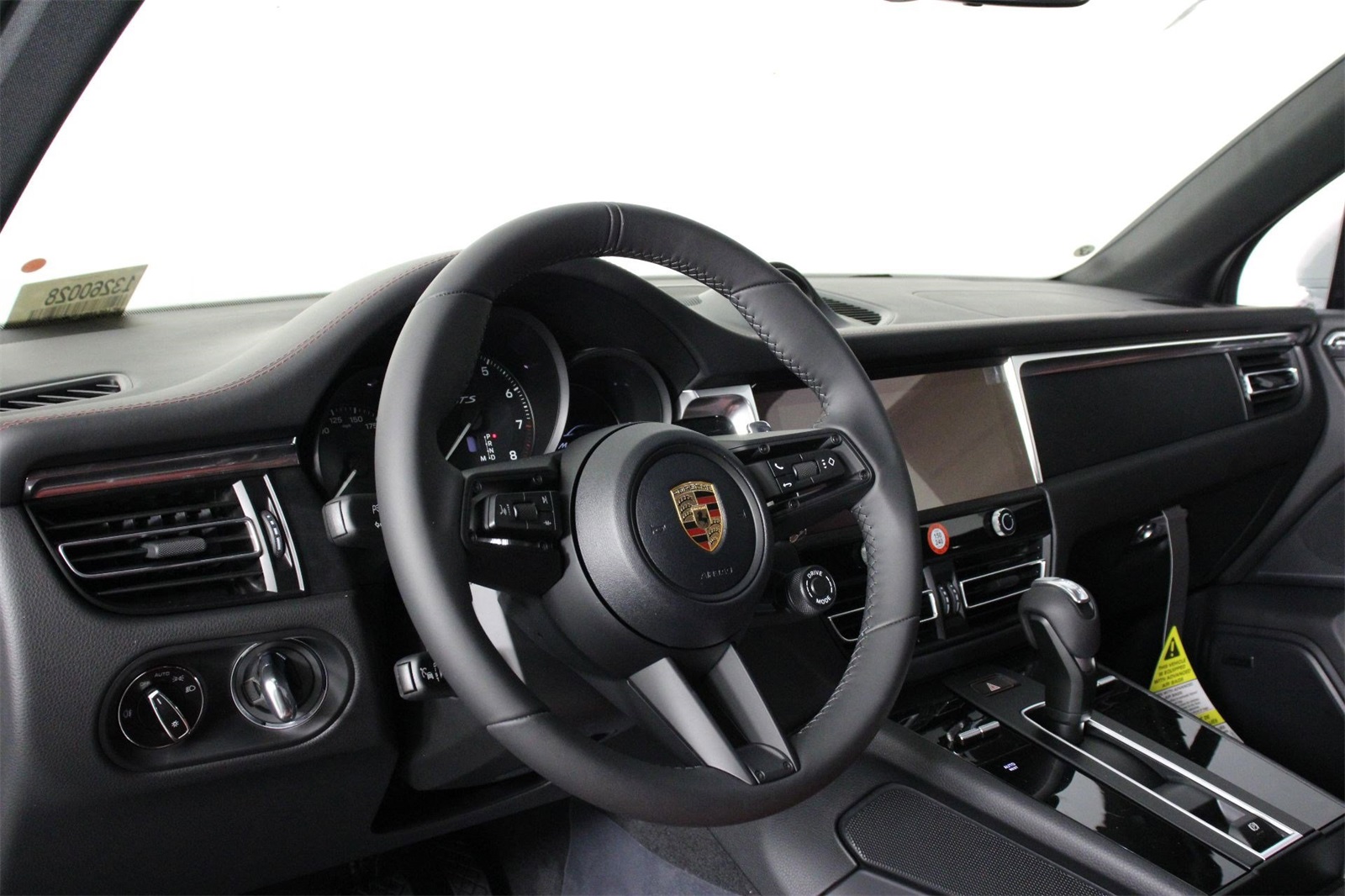 2026 Porsche Macan GTS photo 4