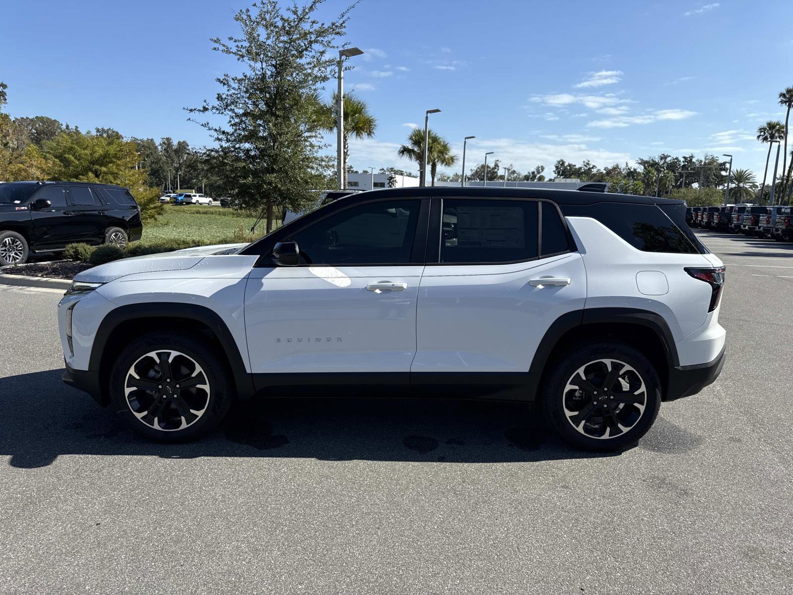 2026 Chevrolet Equinox LT photo 2