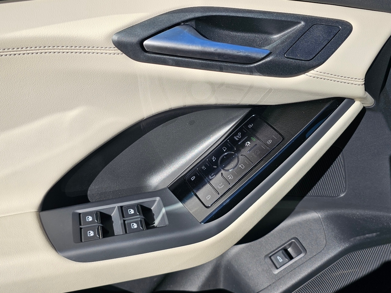 2025 Audi Q6 E-tron Premium Plus photo 9