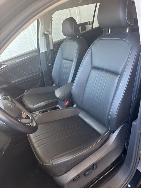 2023 Volkswagen Tiguan SE photo 2