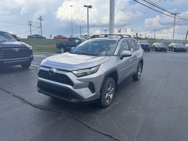 2025 Toyota RAV4 Hybrid XLE photo 7