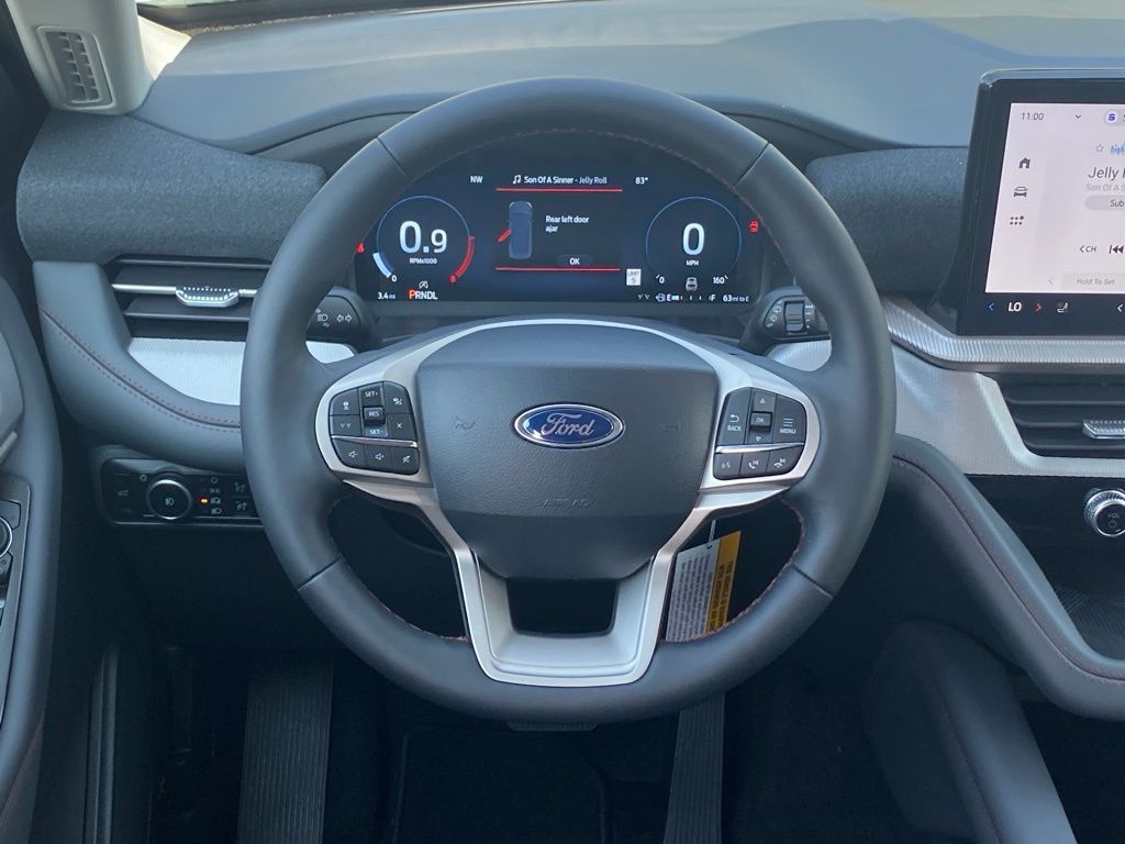 2025 Ford Explorer photo 9