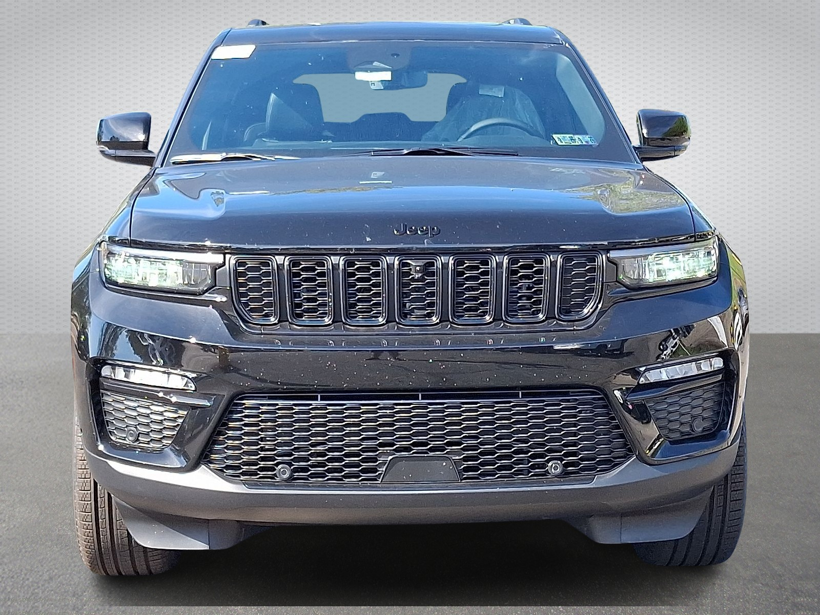 2025 Jeep Grand Cherokee Limited photo 2