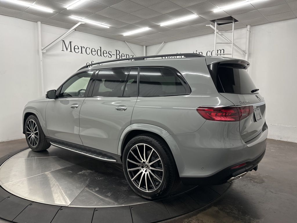 2026 Mercedes Benz GLS 580 4MATIC photo 3