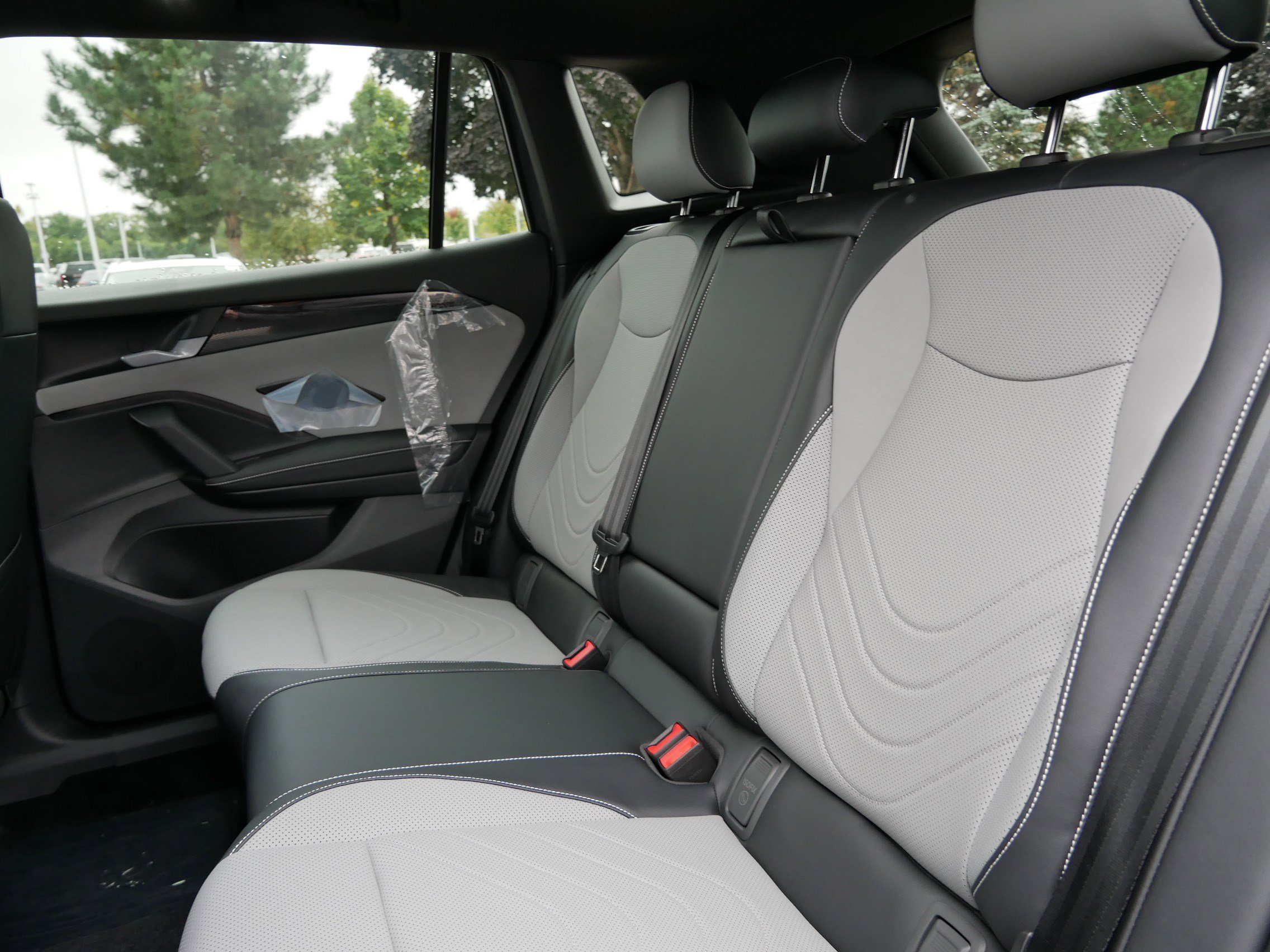 2025 Volkswagen Tiguan SE R-Line Black photo 4