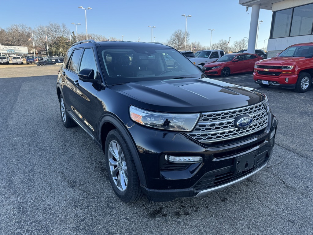 2022 Ford Explorer Limited's photo