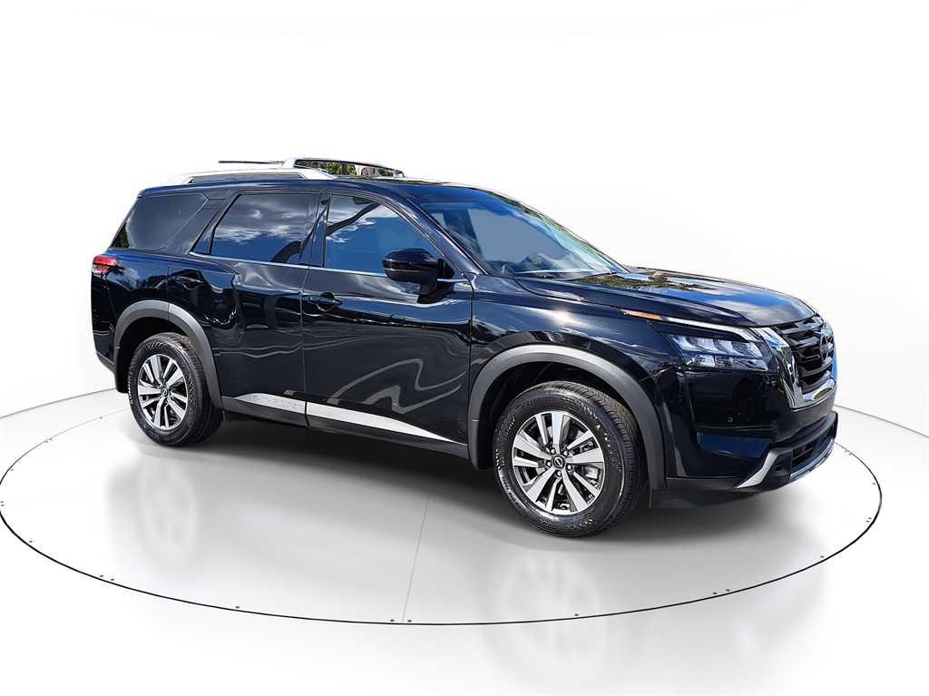 2025 Nissan Pathfinder SL photo 2