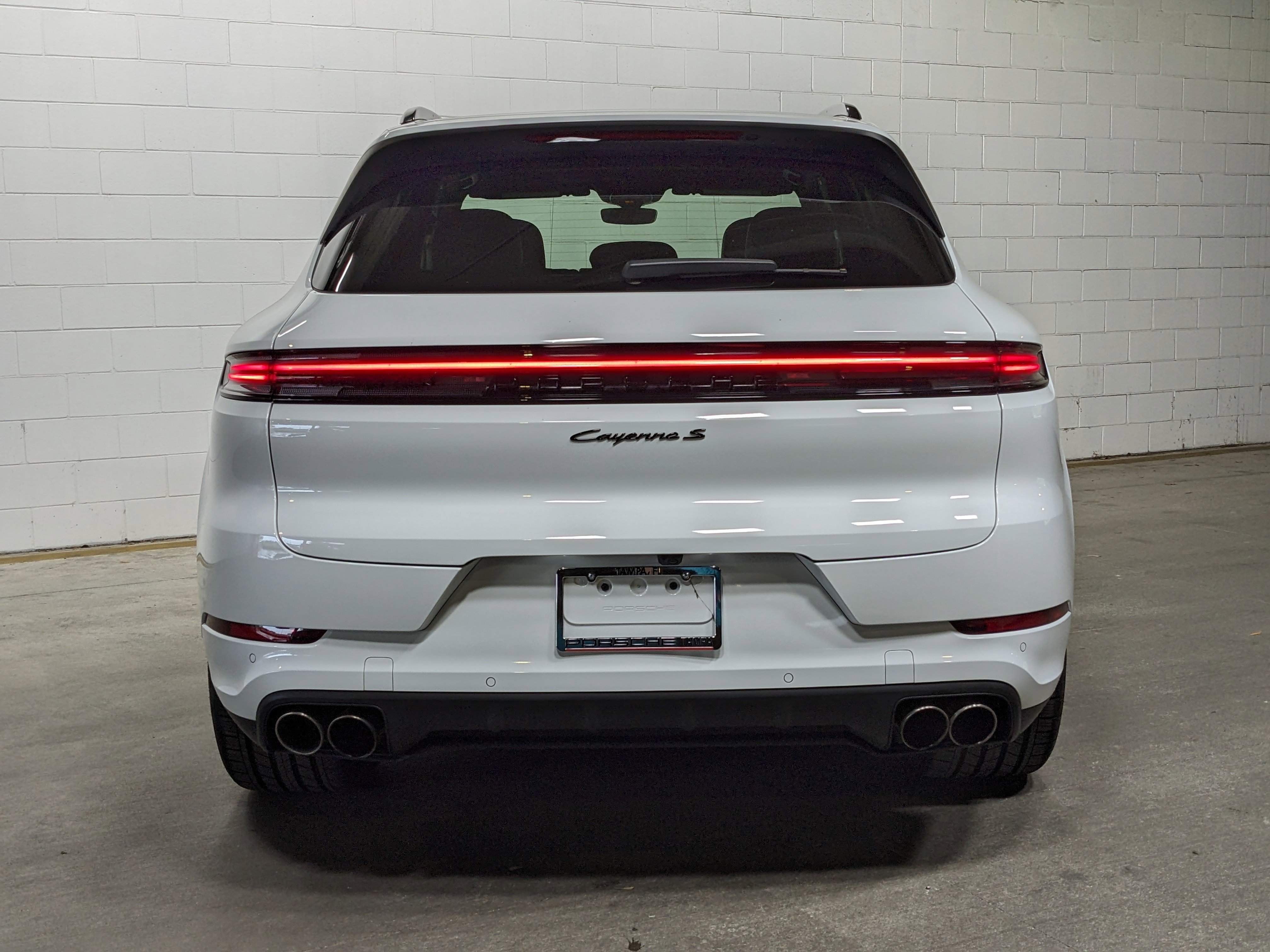 2024 Porsche Cayenne S photo 2