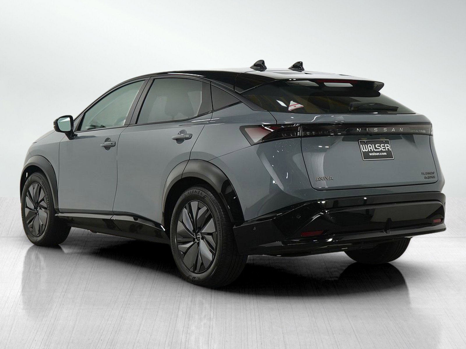 2024 Nissan ARIYA Platinum photo 3