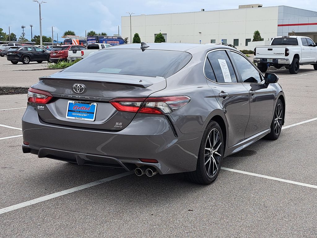 2021 Toyota Camry SE photo 3