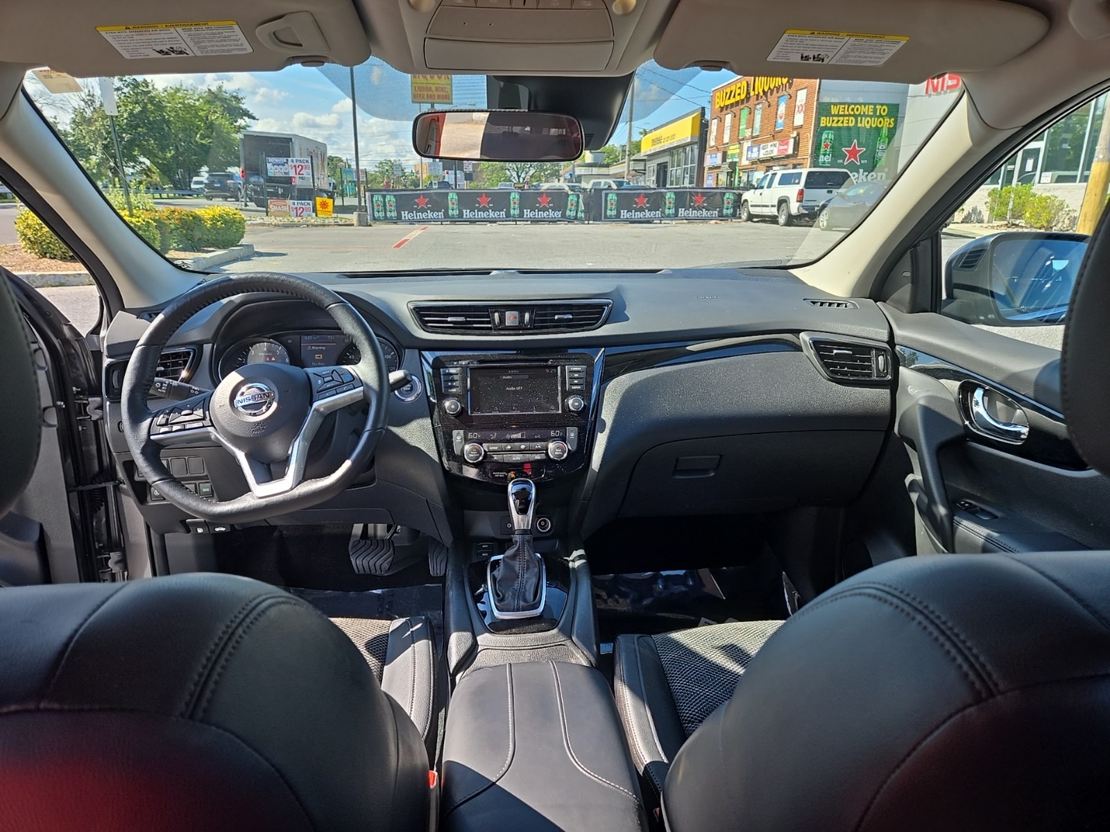 2022 Nissan Rogue Sport SV photo 2