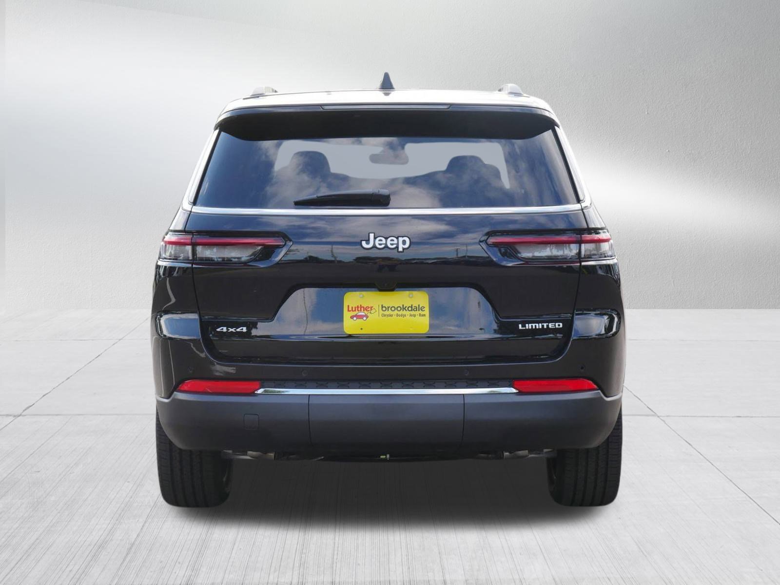 2025 Jeep Grand Cherokee Limited photo 3