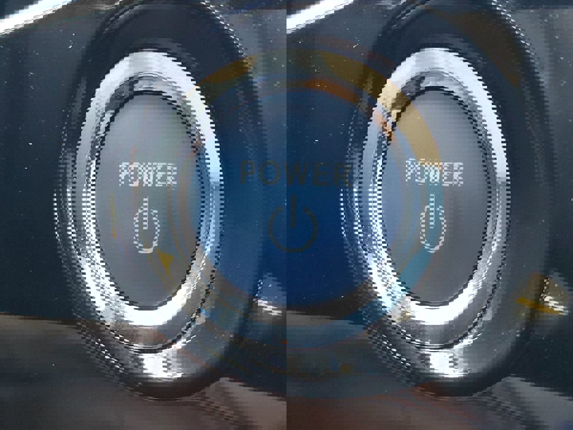 2022 Toyota Prius L photo 29