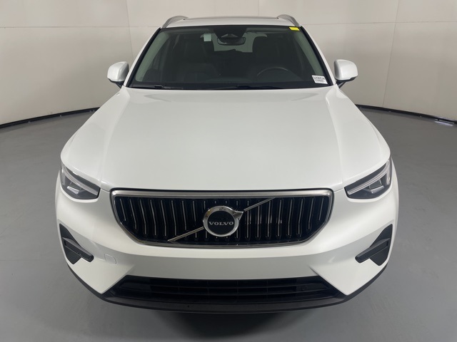 2025 Volvo XC40 Core photo 3