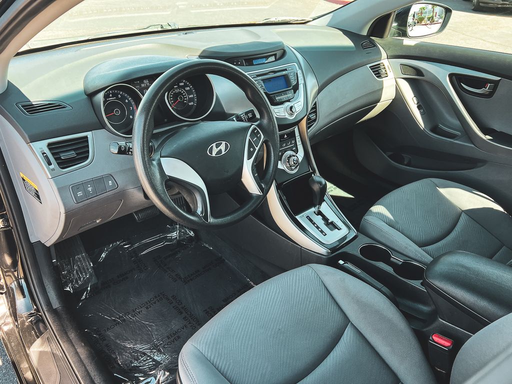 2012 Hyundai Elantra GLS photo 22