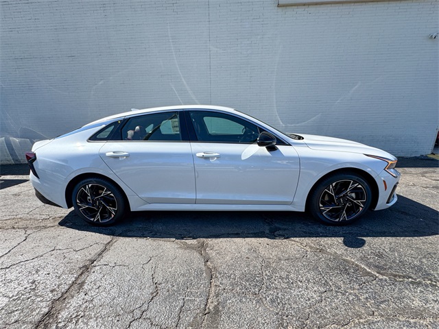 2026 Kia K5 GT-Line photo 2