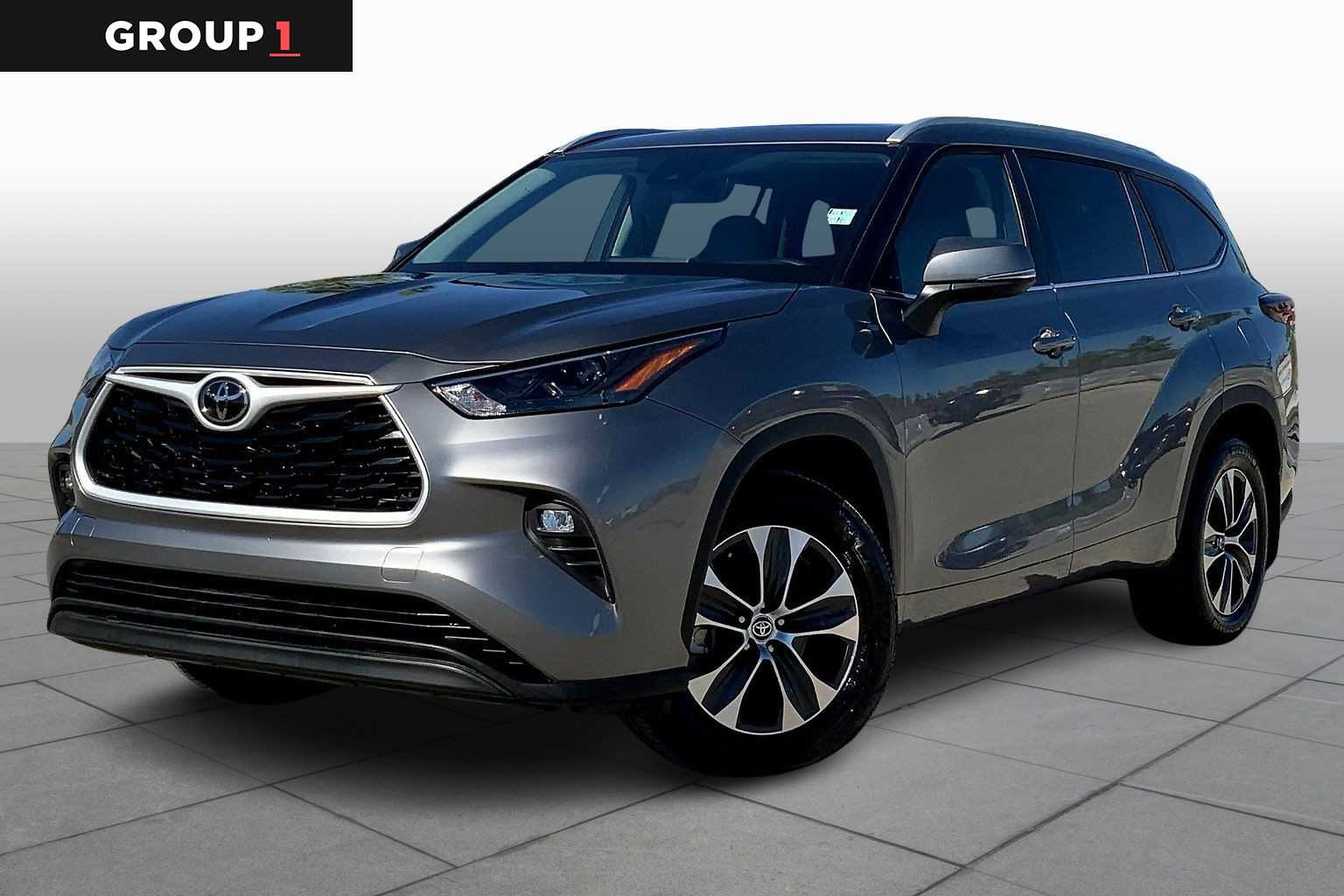 2025 Toyota Highlander XLE's photo