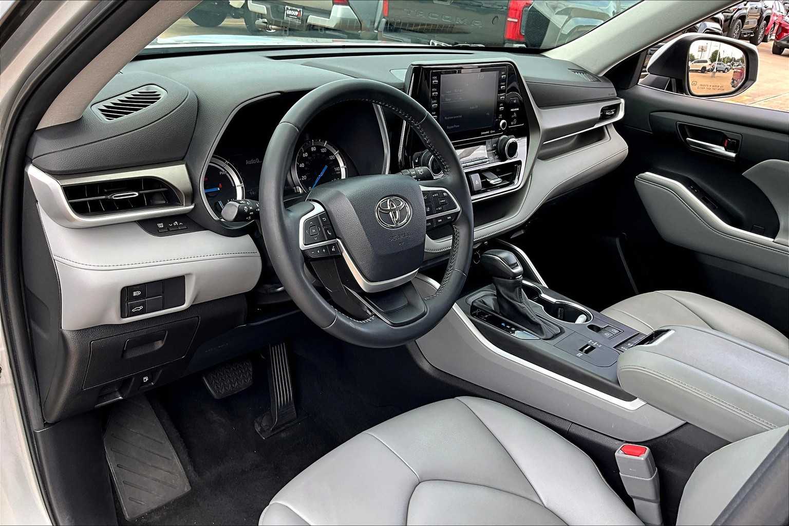 2022 Toyota Highlander Hybrid XLE photo 15