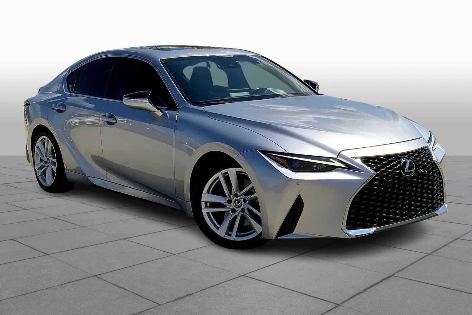 2023 Lexus IS photo 2