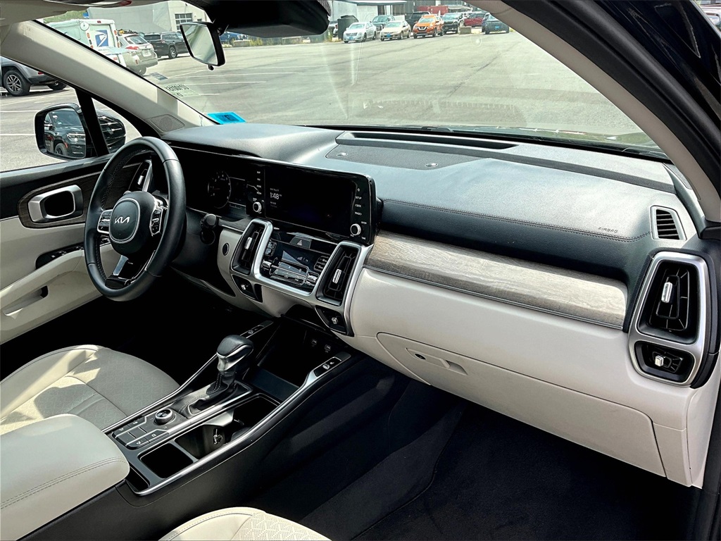 2022 Kia Sorento S photo 14
