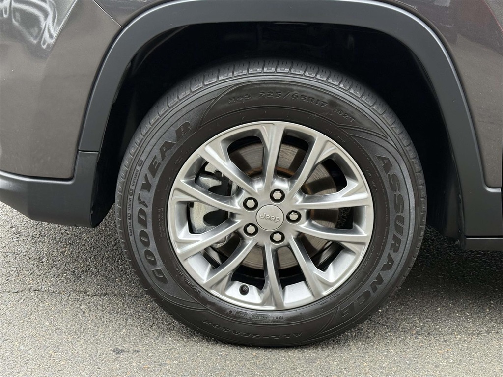 2021 Jeep Cherokee Latitude Lux photo 11