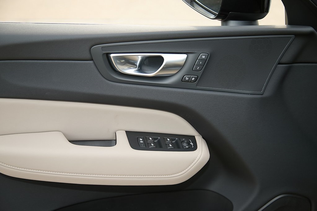 2026 VOLVO XC60 - Image 11