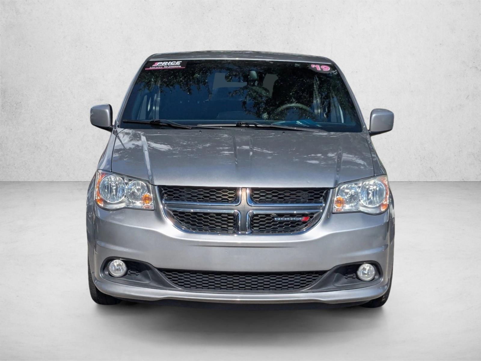 2019 Dodge Grand Caravan SE Anniversary Edition photo 2