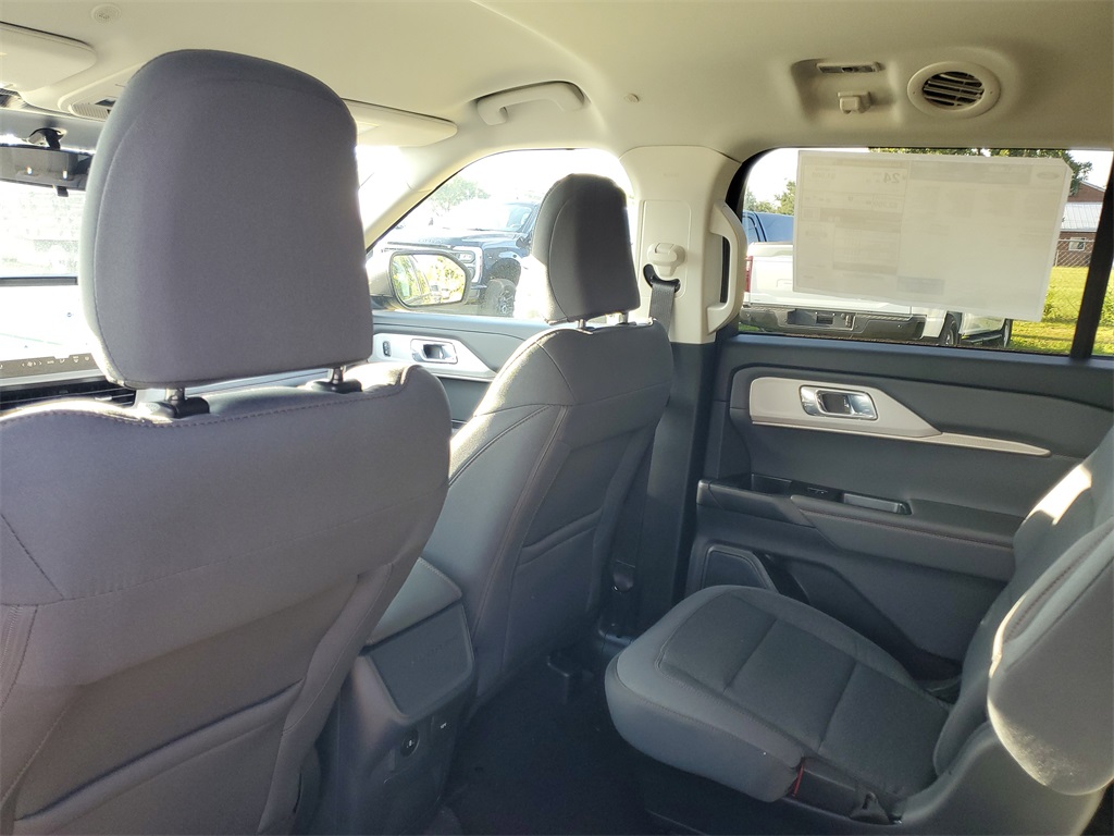 2025 Ford Explorer photo 23