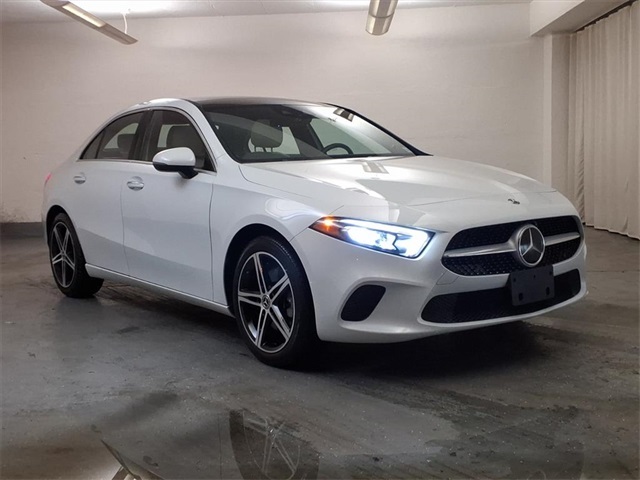 2019 Mercedes Benz A 220 4MATIC photo 3