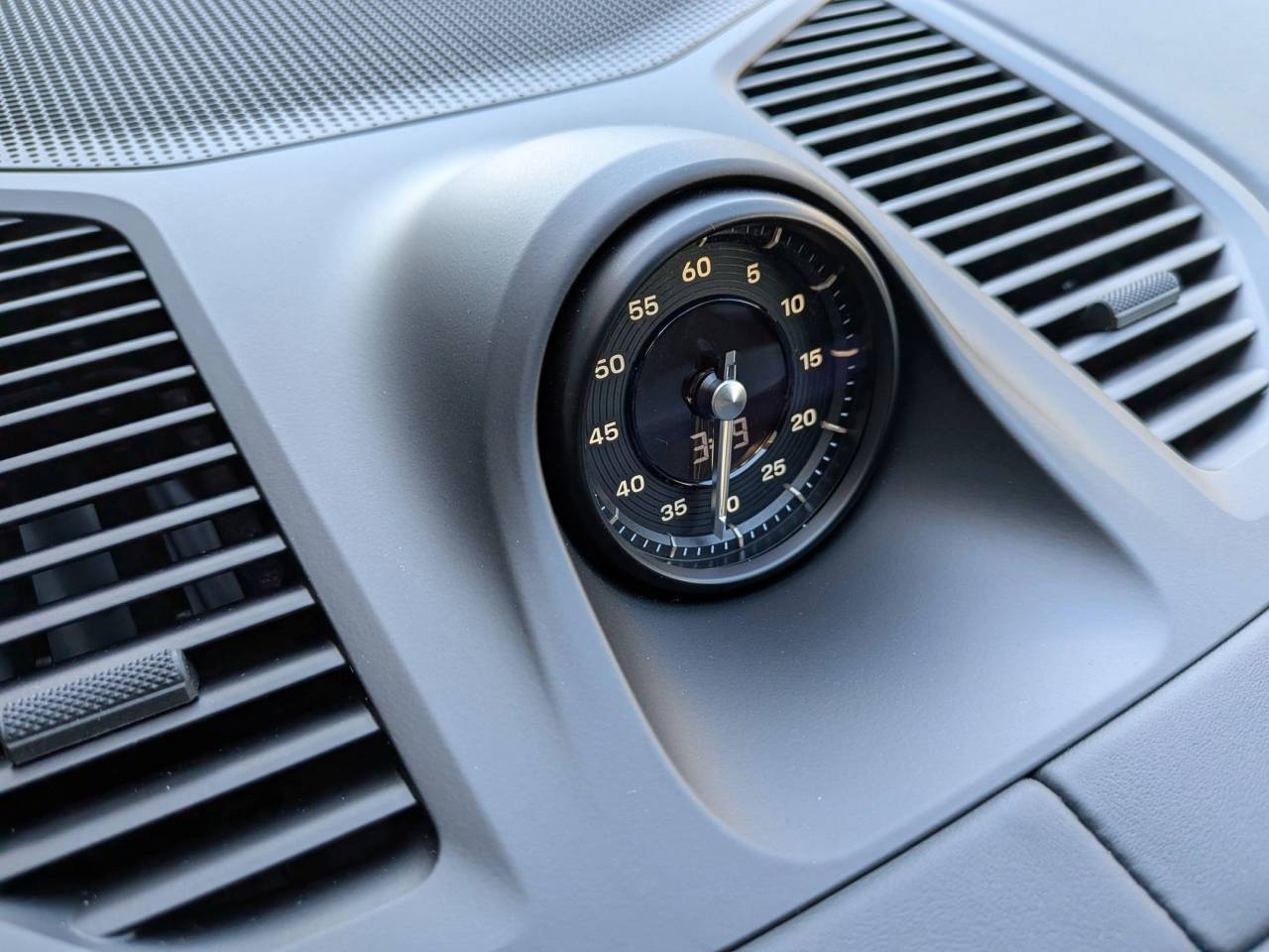 2025 Porsche Cayenne GTS photo 12