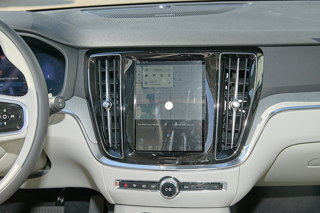 2026 VOLVO V60CC - Image 24