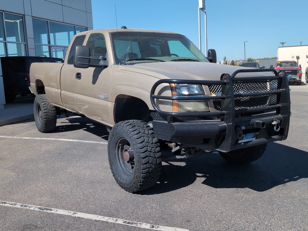 2004 Chevrolet Silverado 2500HD LS photo 3