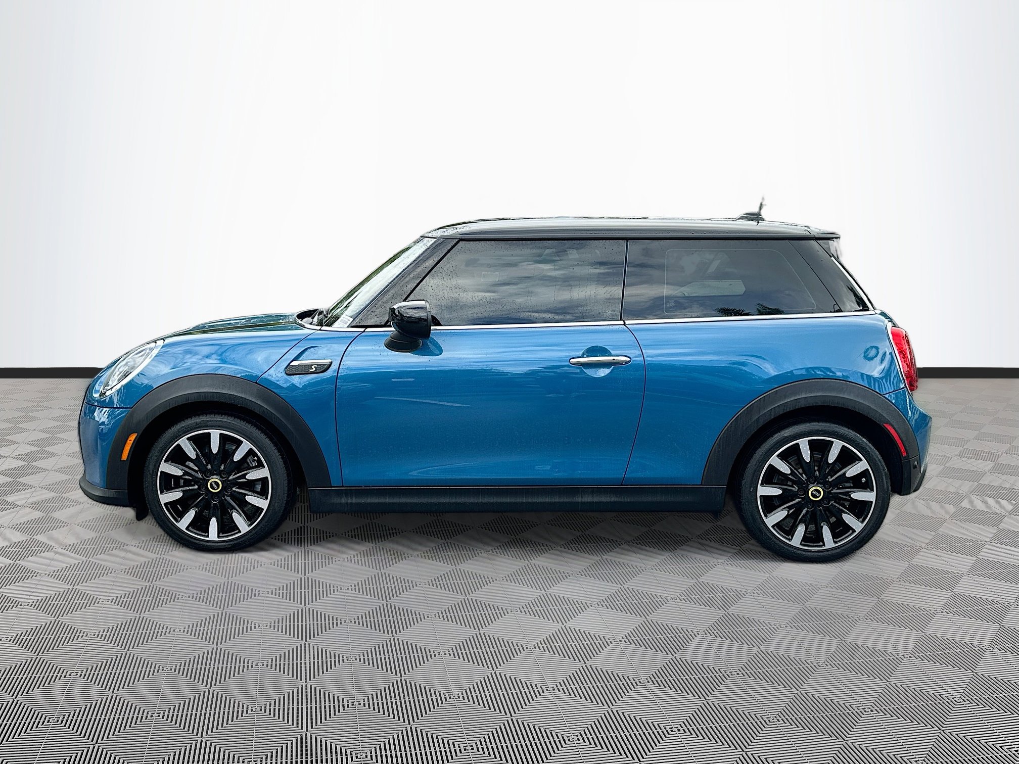 2024 Mini Cooper 2 Door Hardtop SE photo 4