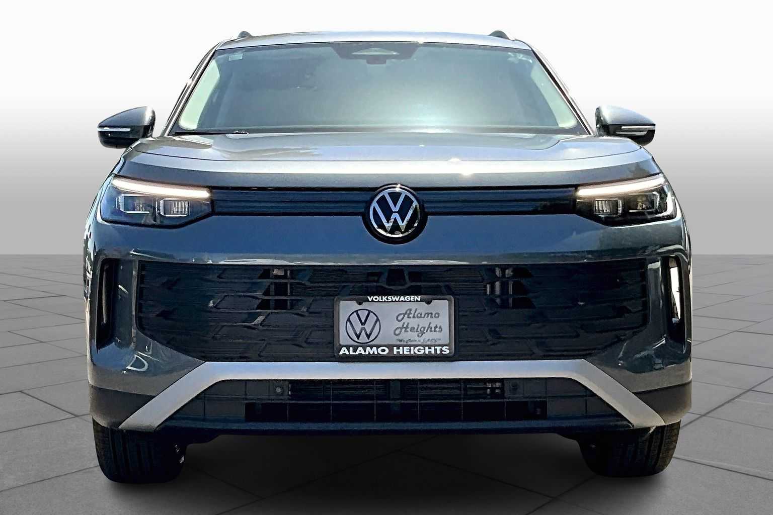 2025 Volkswagen Tiguan SE photo 3
