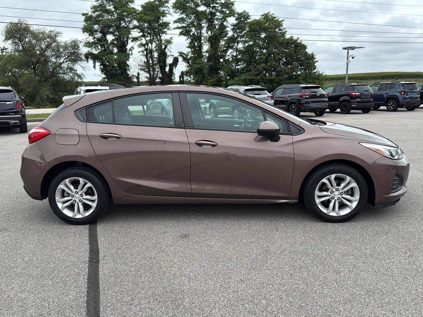 2019 Chevrolet Cruze LS photo 3