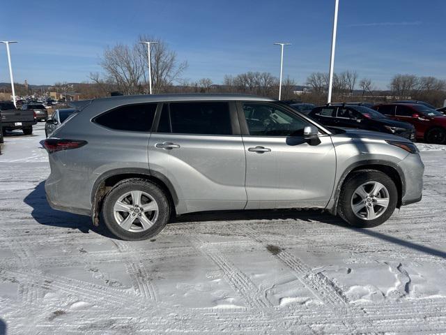 2024 Toyota Highlander LE photo 12