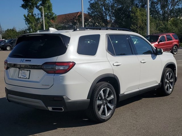 2025 Honda Pilot Touring photo 3