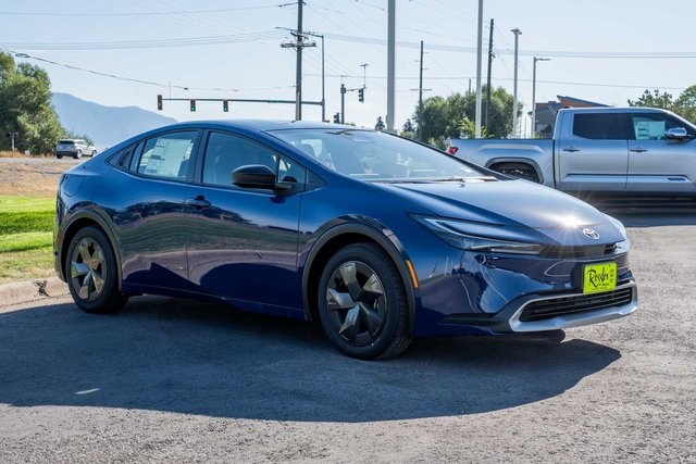 2026 Toyota Prius Plug-in Hybrid SE photo 7