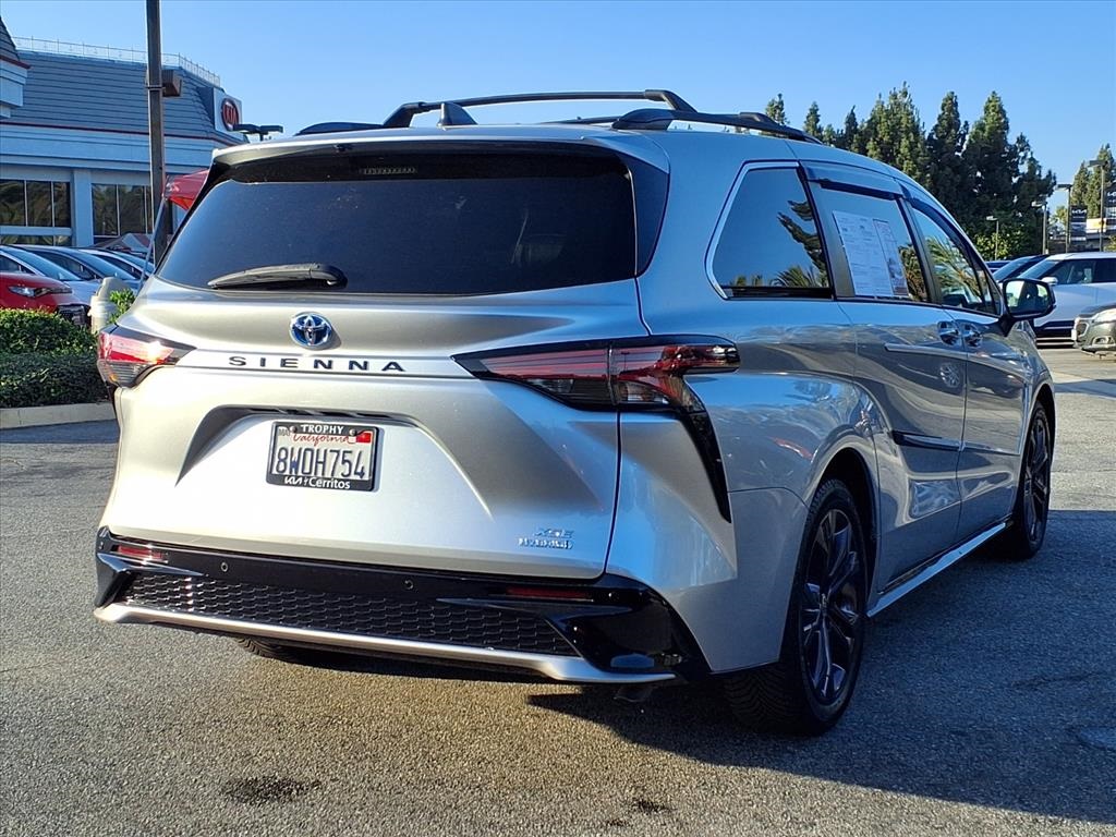 2021 Toyota Sienna XSE photo 5