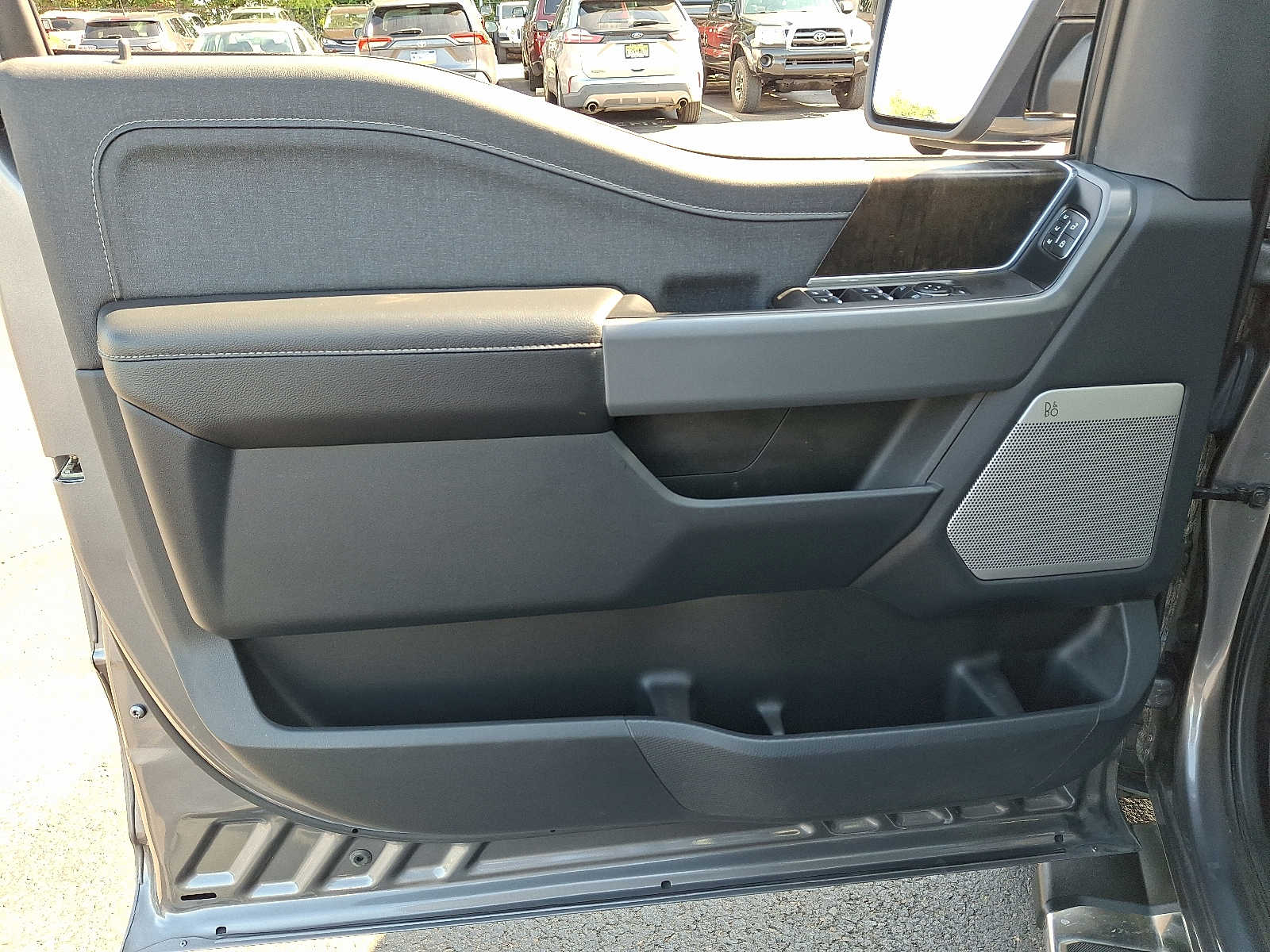 2022 Ford F-150 Lariat photo 13