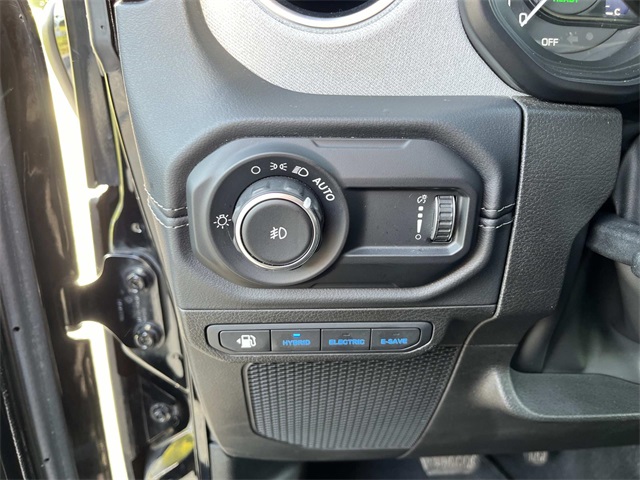 2024 Jeep Wrangler Sahara 4xe photo 26