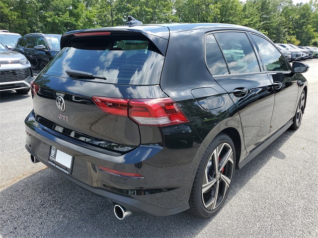 2025 Volkswagen Golf GTI SE photo 4