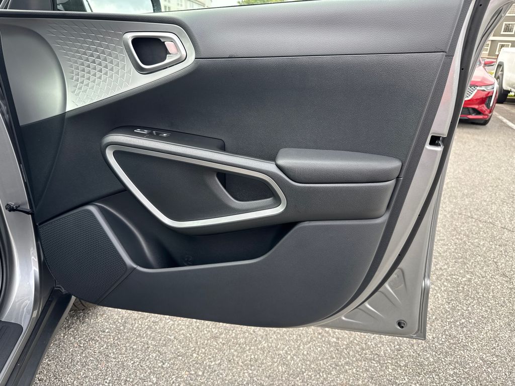 2025 Kia Soul LX S photo 11